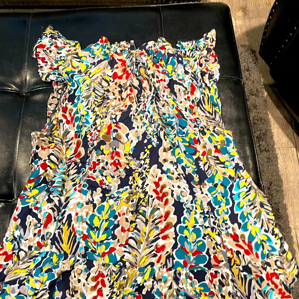 Woman’s large no sleeve colorful blouse.